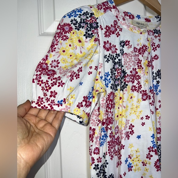 🌺 NWT! White Floral Top - Picture 3 of 6